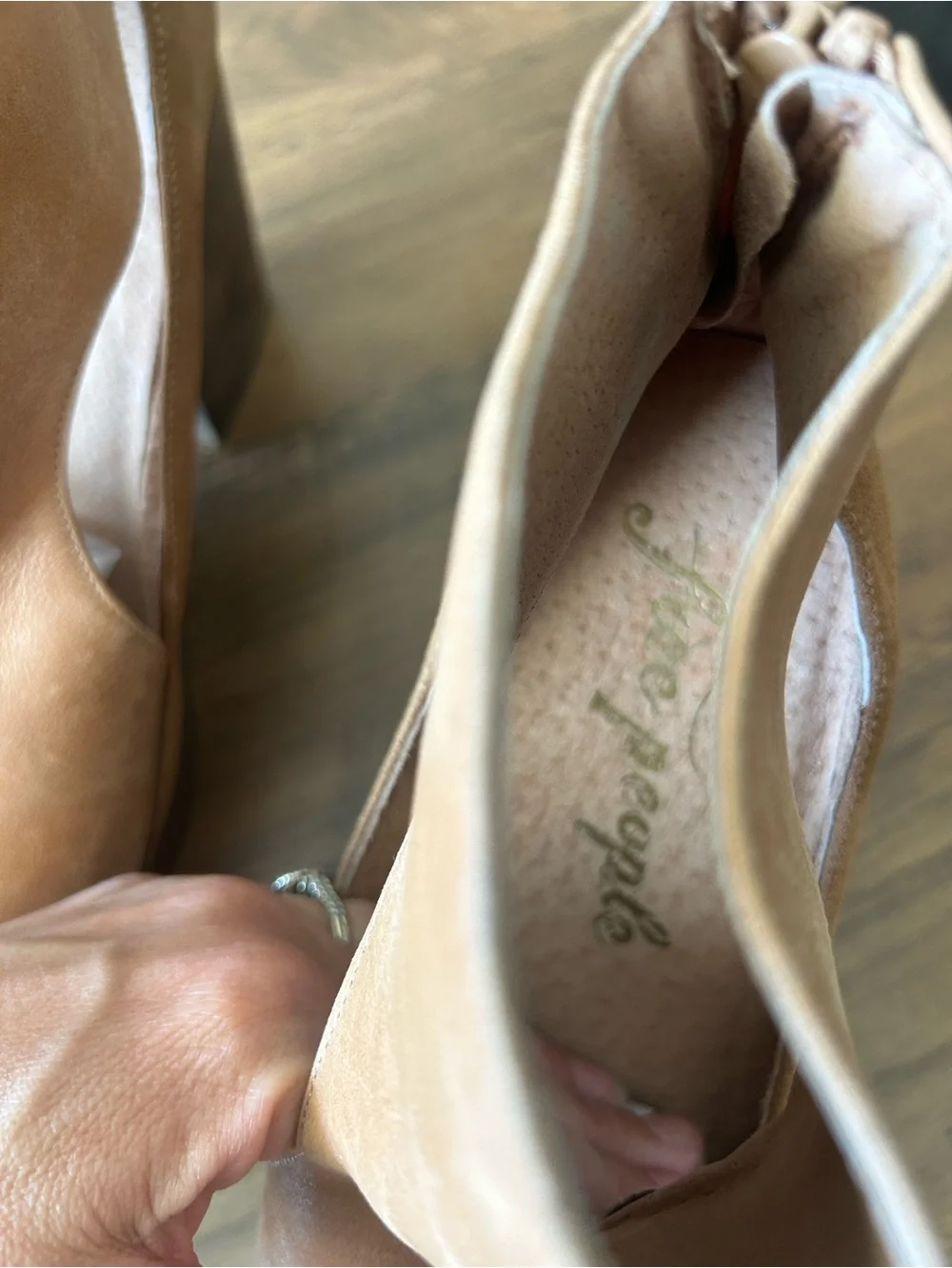 Free People Horizon Clogs gorgeous tan Platform Clogs like new size 38 7.5